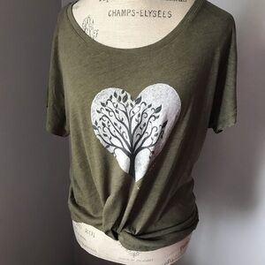 Super Soft NWOT Love Tree Shirt